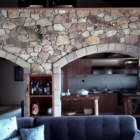 Spacious Rustic With Sea View