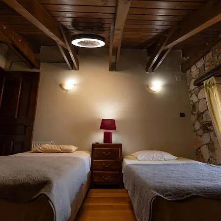 Spacious Rustic With Sea View בית נופש