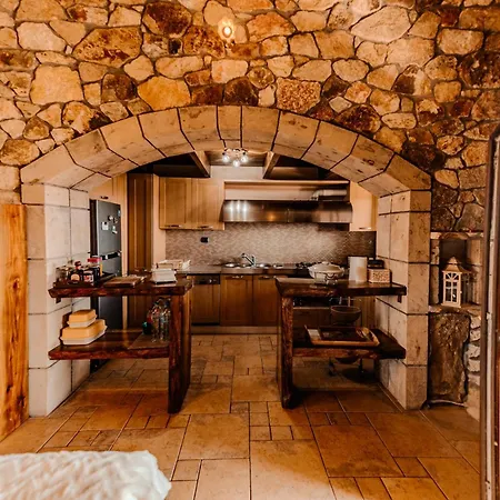 Spacious Rustic With Sea View בית נופש