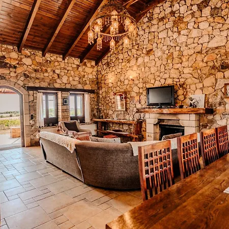 Spacious Rustic With Sea View *